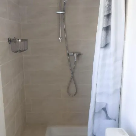 Cosy Fesch Street Apartment: Hideaway Apartment *