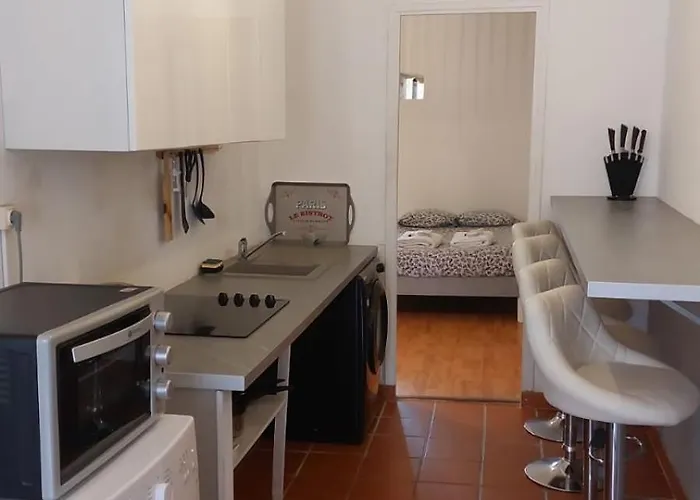 Cosy Fesch Street Apartment: Hideaway Apartment